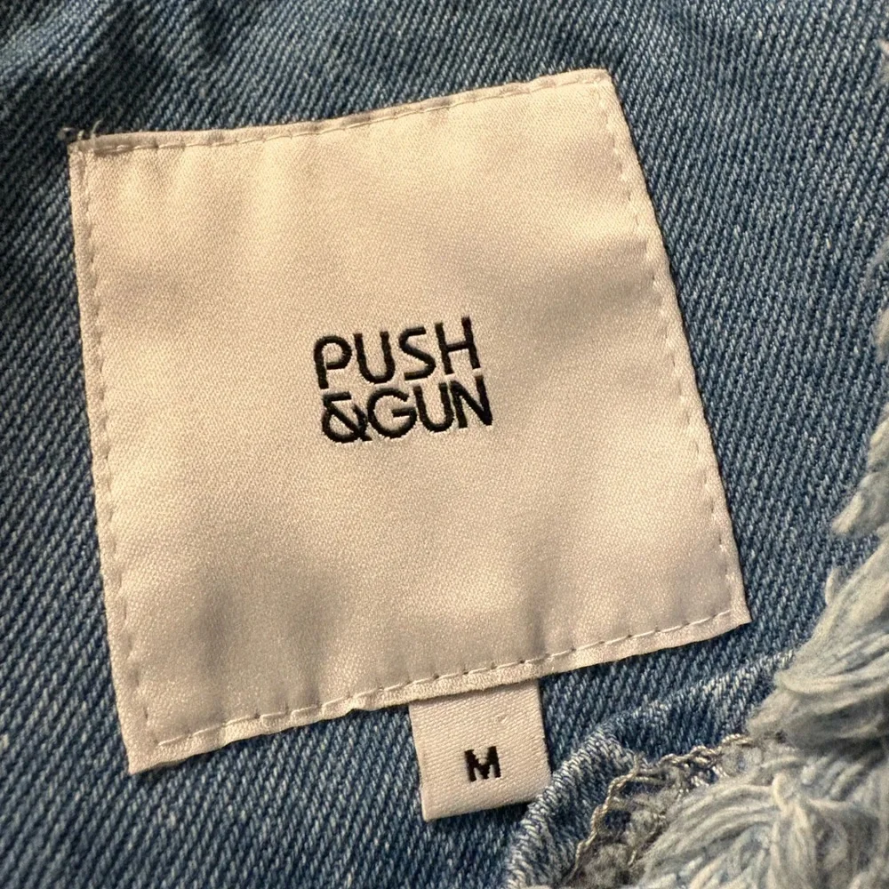 Rare Unique Denim Oversized Cottage Chore/Barn Jacket Embroidered Sleeve Raw Hem - Picture 3 of 7